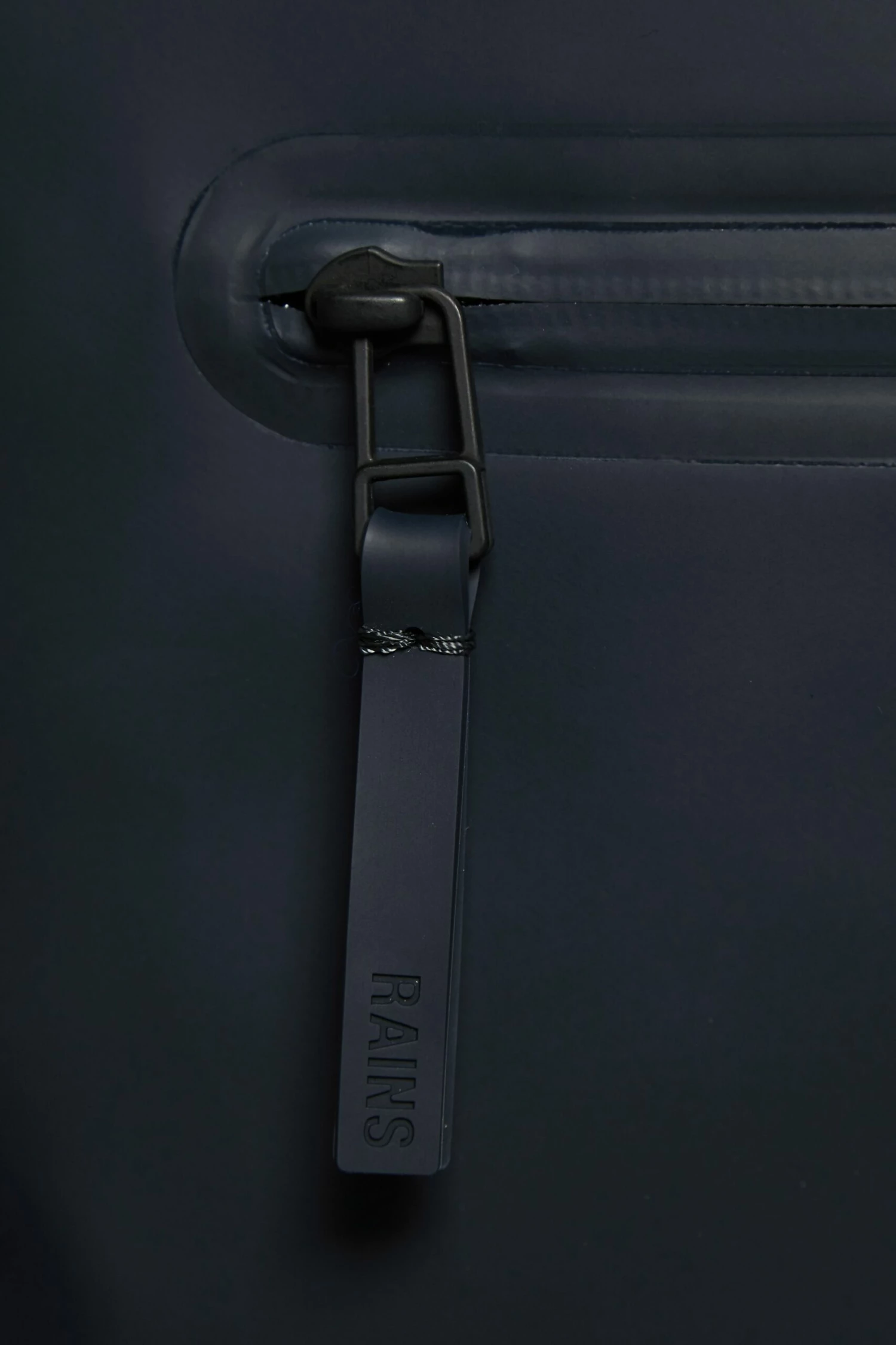 Mochila Roll Top Rucksac Rains Azul Marino (Navy) 6 Mochila Roll Top Rucksac Rains Azul Marino (Navy) - Imagen 4