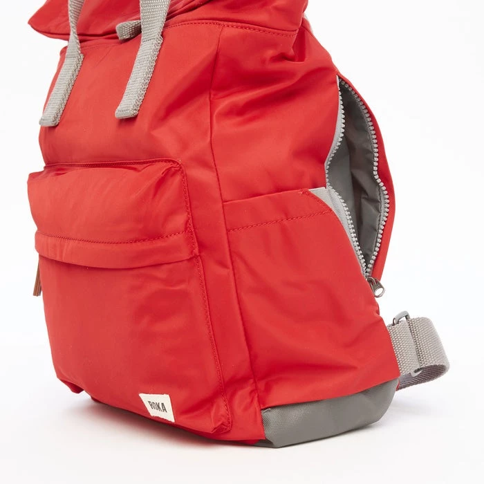 Mochila Roka London Canfield B Mediana Sostenible Nylon Rojo (Cranberry) 7 Mochila Roka London Canfield B Mediana Sostenible Nylon Rojo (Cranberry) - Imagen 5