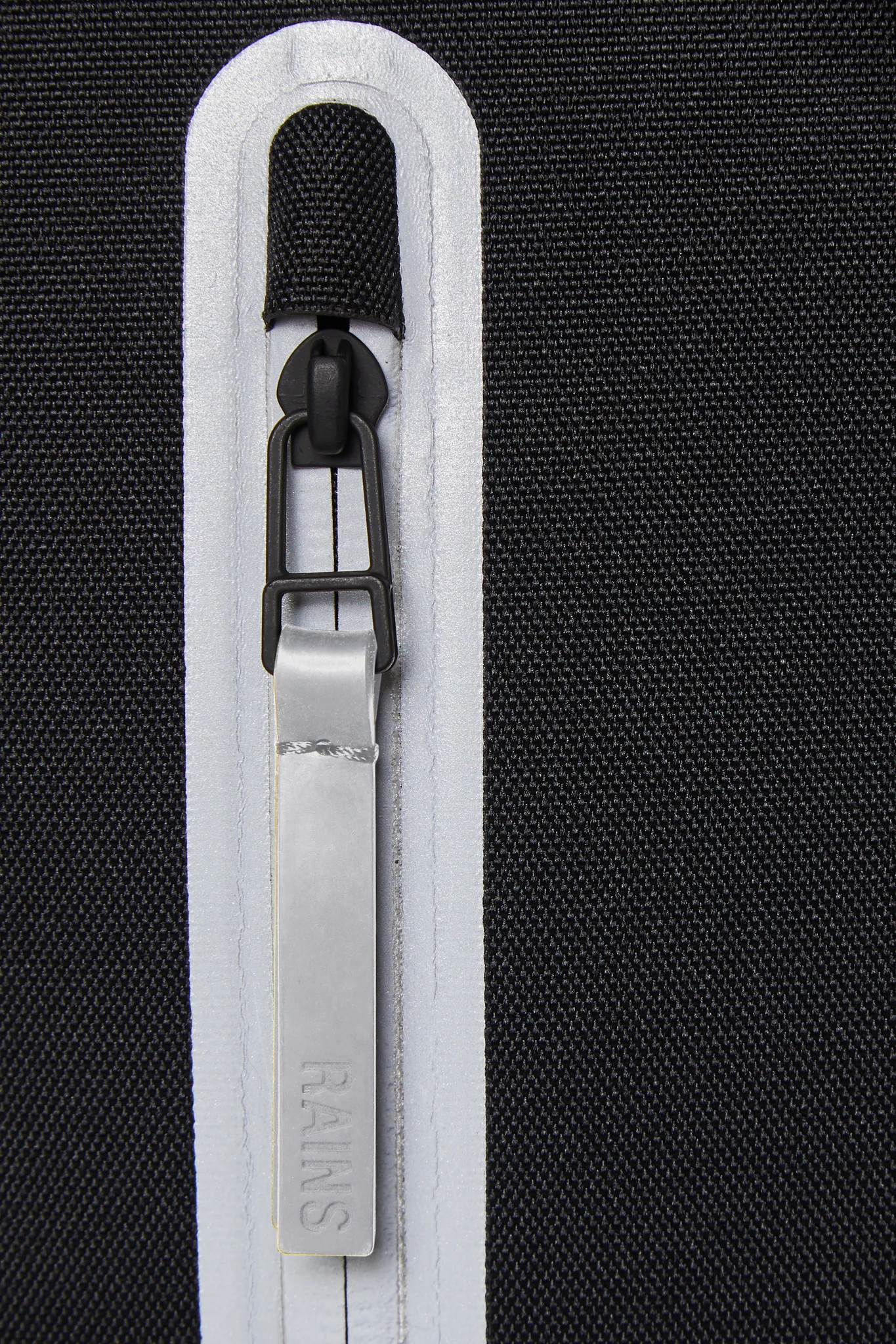 Mochila Rains Rolltop Rucksack Mini Lima (Reflective Digital Lima) 6 Mochila Rains Rolltop Rucksack Mini Lima (Reflective Digital Lima) - Imagen 4