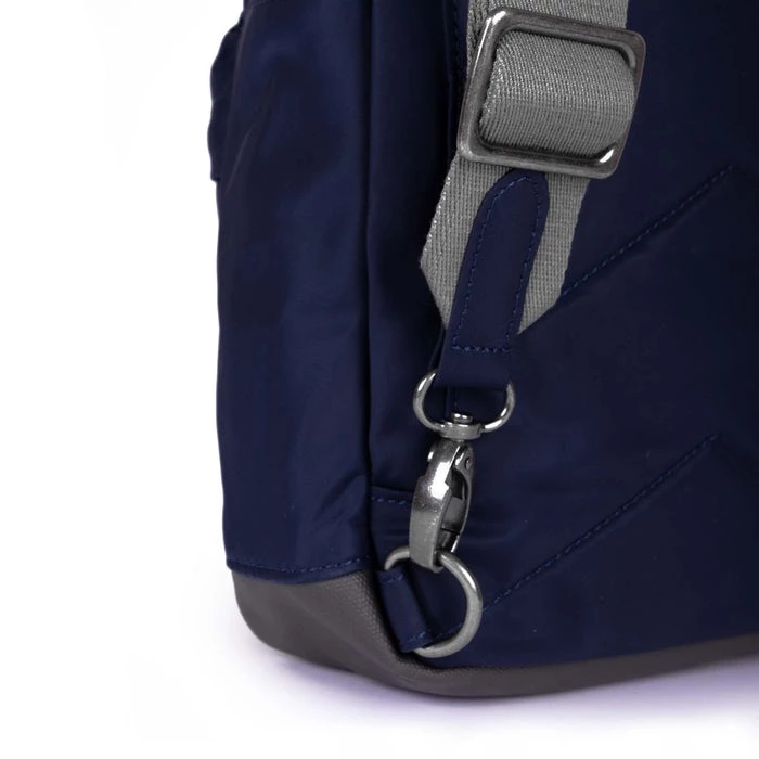 Bandolera Monotira Sostenible Roka Willesden B Azul (Midnight) 7 Bandolera Monotira Sostenible Roka Willesden B Azul (Midnight) - Imagen 5