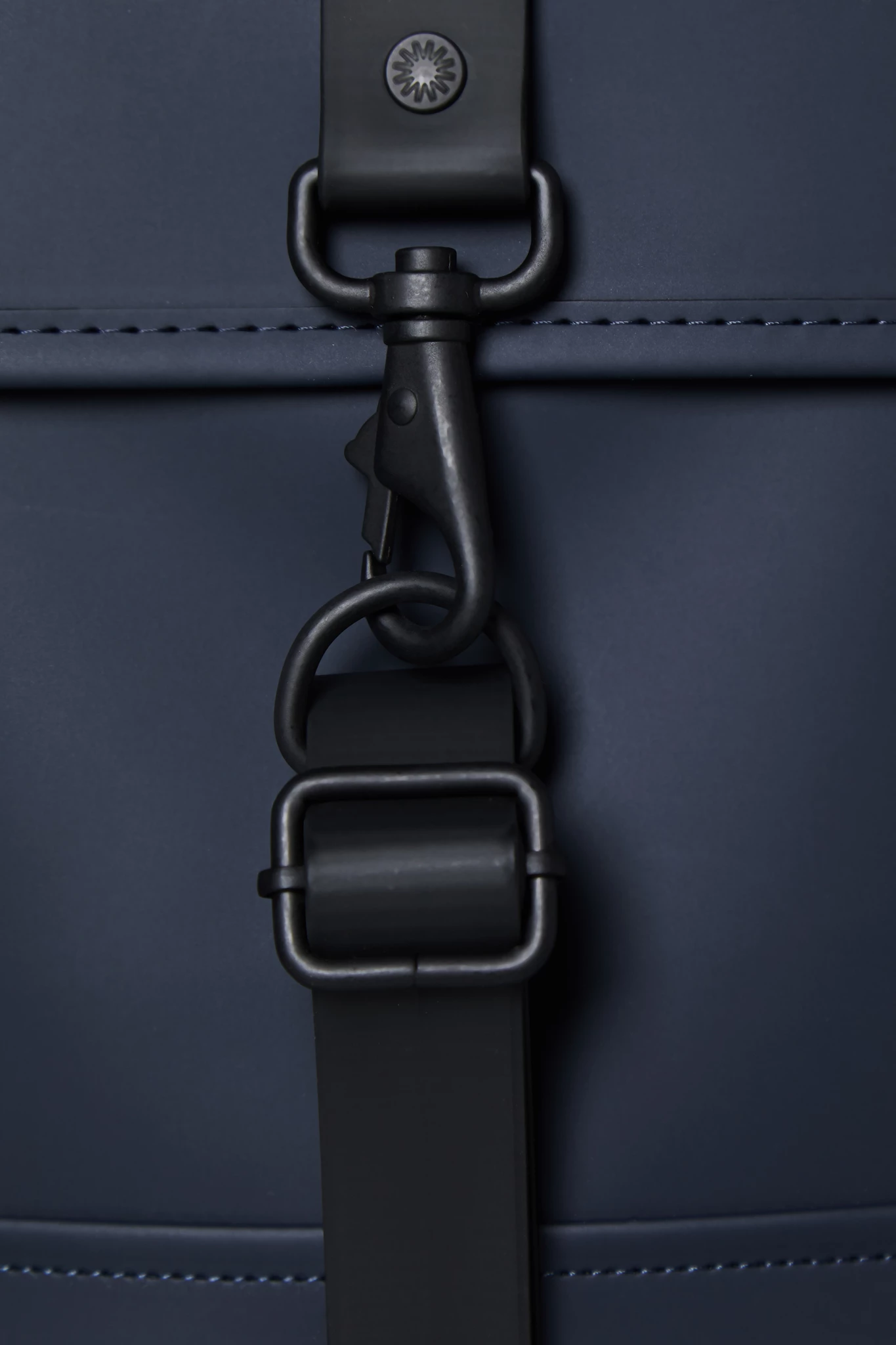 Mochila Rains Rucksack Azul Marino (Navy) 5 Mochila Rains Rucksack Azul Marino (Navy) - Imagen 3