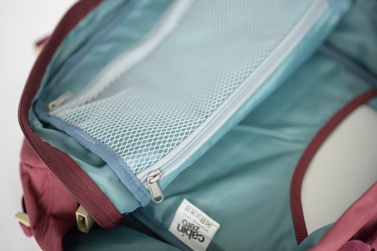Mochila De Viaje Cabin Zero Classic 28 L. Granate (Napa Wine) 13 Mochila De Viaje Cabin Zero Classic 28 L. Granate (Napa Wine) - Imagen 11
