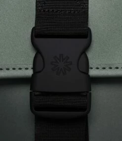 Mochila Buckle Mini Rains Verde Metalizado (Silver Pine) 8 Mochila Buckle Mini Rains Verde Metalizado (Silver Pine) -Equipaje Tienda de ventas 29724