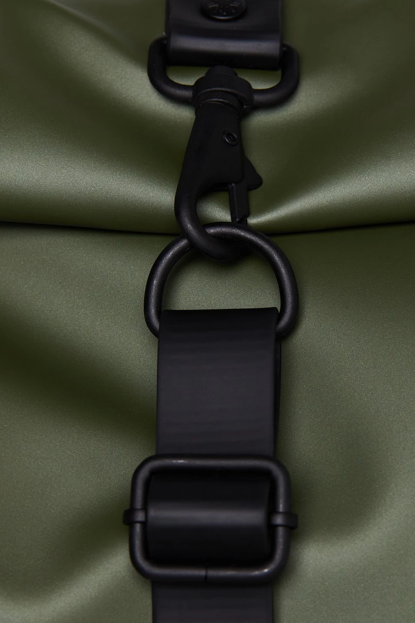 Mochila Roll Top Rucksac Rains Verde (Evergreen) 5 Mochila Roll Top Rucksac Rains Verde (Evergreen) - Imagen 3