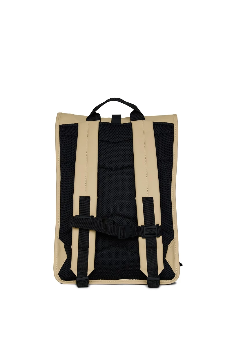 Mochila Roll Top Rucksac Rains Arena (Sand) 4 Mochila Roll Top Rucksac Rains Arena (Sand) - Imagen 2