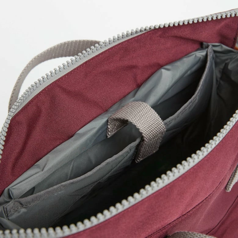 Mochila Roka London Bantry B Pequeña Sostenible Nylon Granate (Plum) 4 Mochila Roka London Bantry B Pequeña Sostenible Nylon Granate (Plum) - Imagen 2